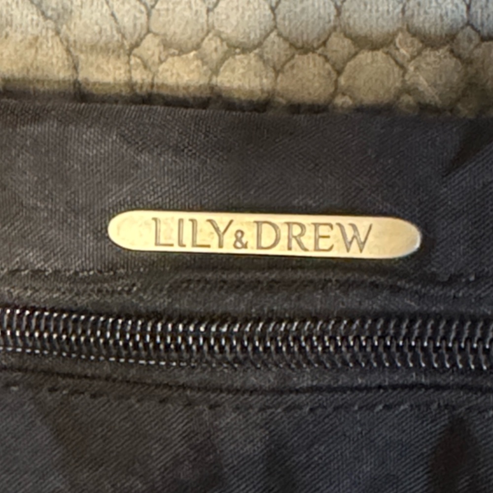 Chic Black Women's Tote Bag - Picture 2 of 8